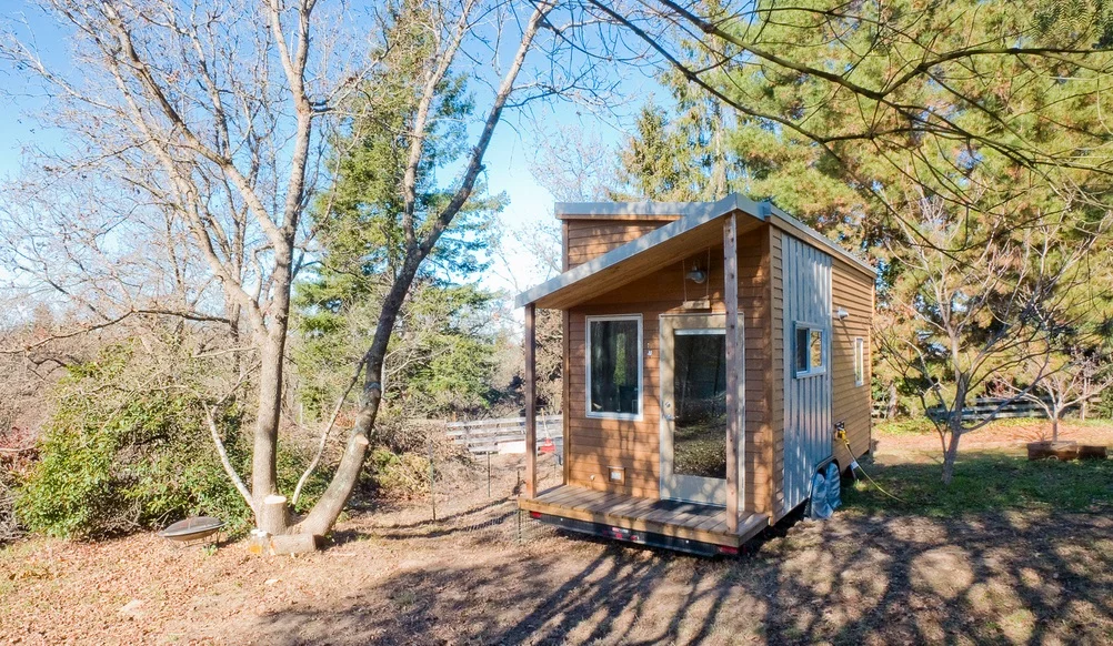 American web designer Alek Lisefski has recently finished building his very own tiny house on wheels