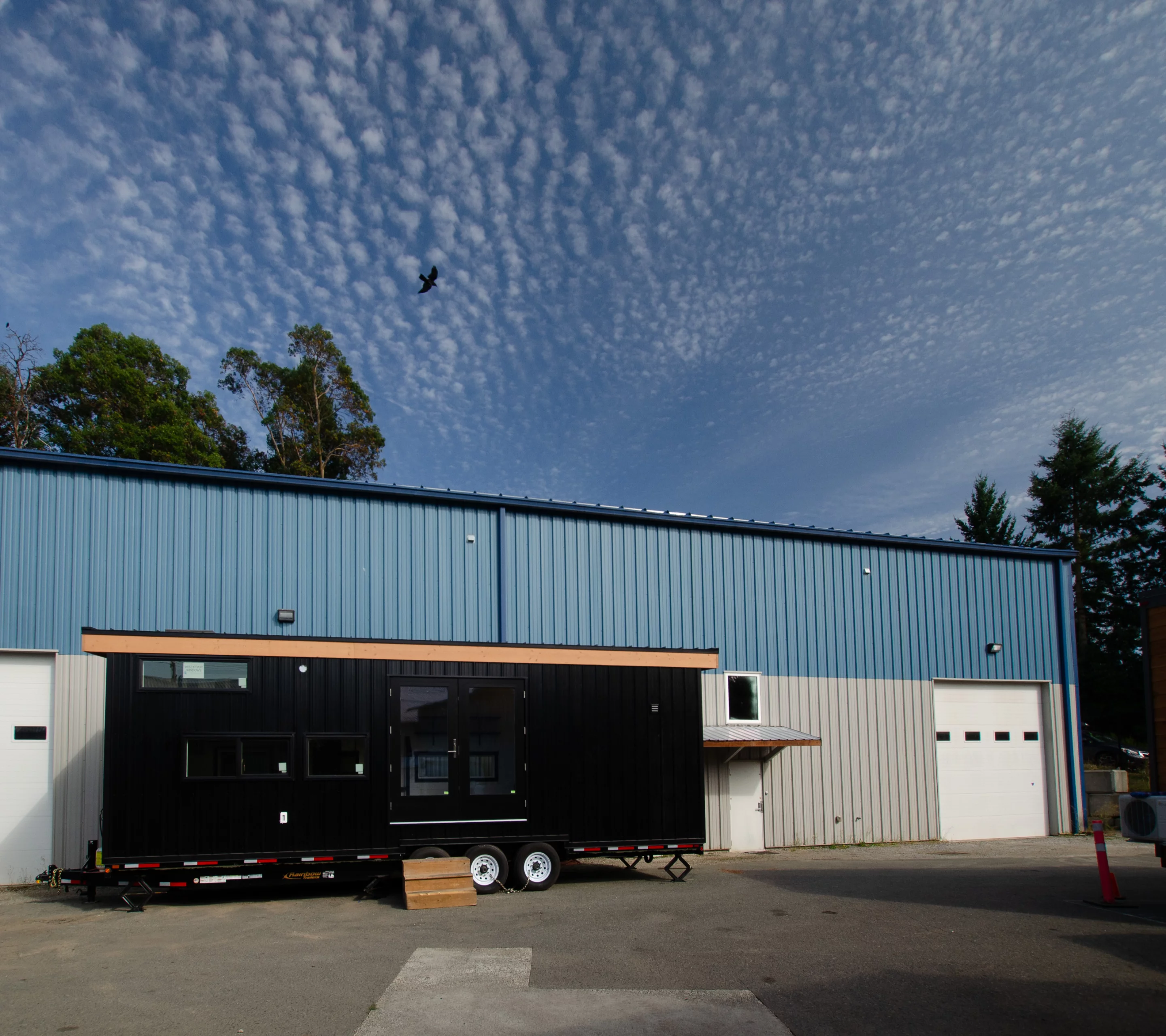 The Raven features a striking black metal finish