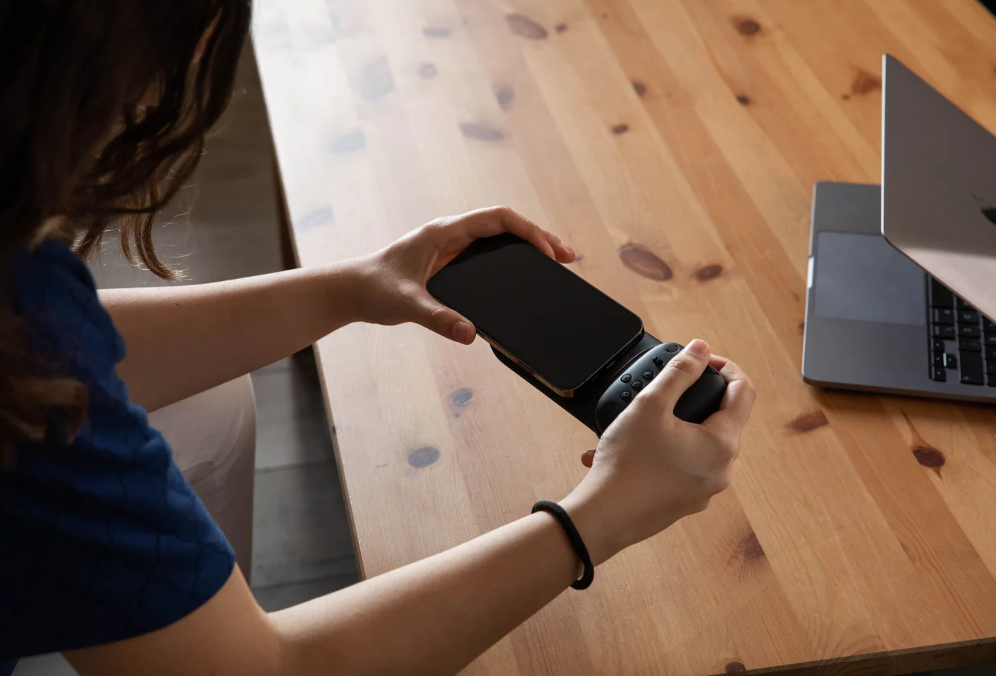 An iPhone equipped with MagSafe can mount directly to the Spark, those without will need the supplied MagSafe sticker