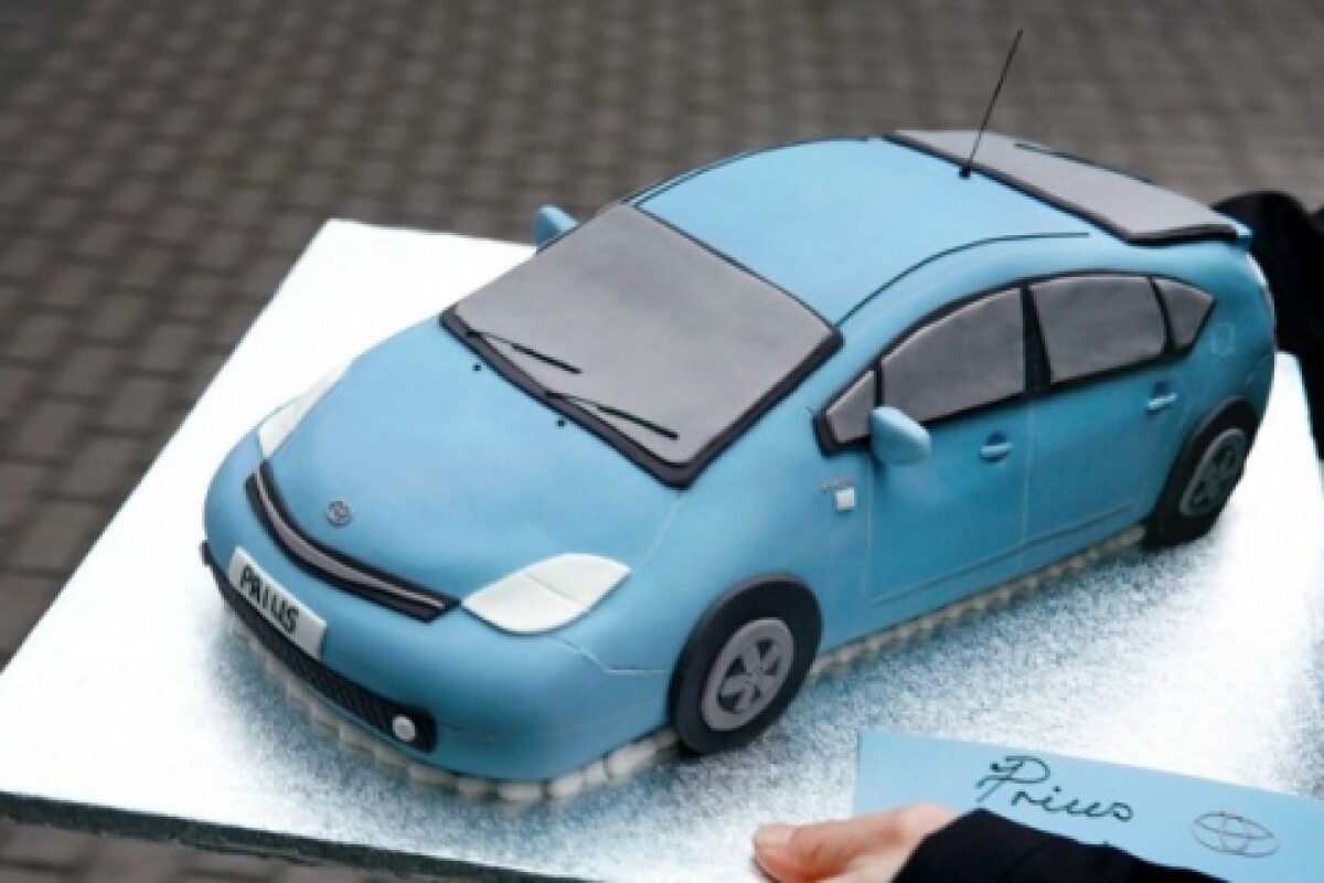 Toyota Prius celebrates 10th anniversary