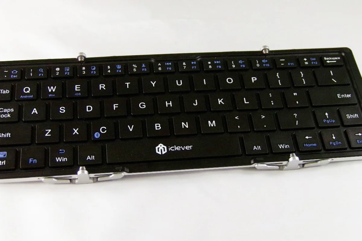 The iClever IC-BK 03 keyboard is intended for typing on the go