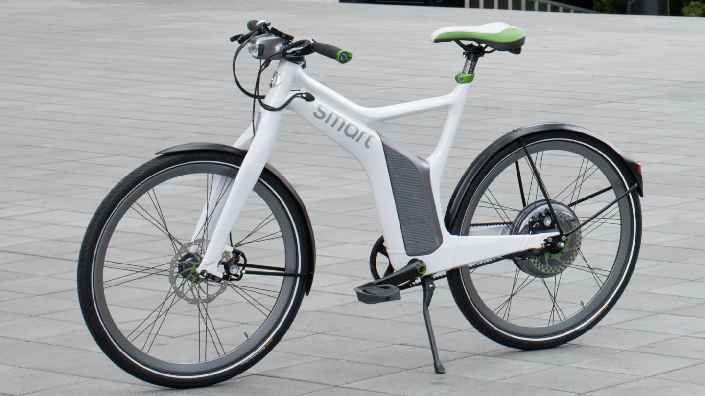 The first generation smart pedelec