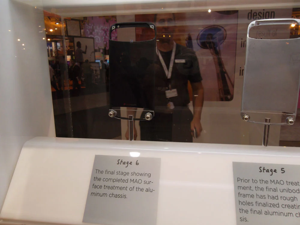 Microarc oxidation, leaves a matte black finish on the HTC One S chassis (Photo: Enid Burns / Gizmag)
