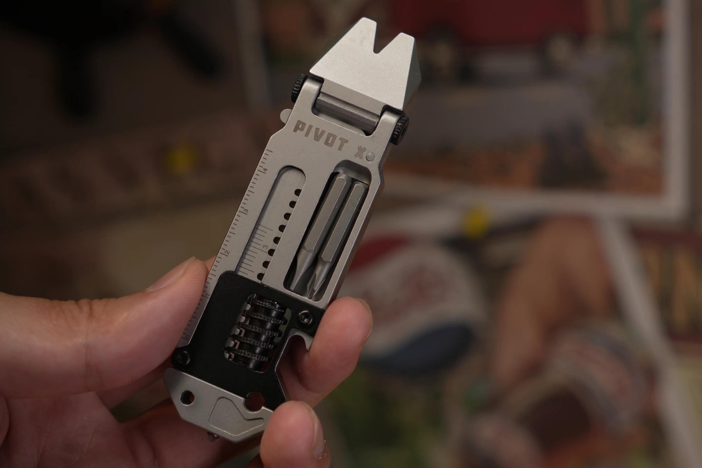 The tool is made of CNC-machined, sandblasted, oil-sealed 420 stainless steel