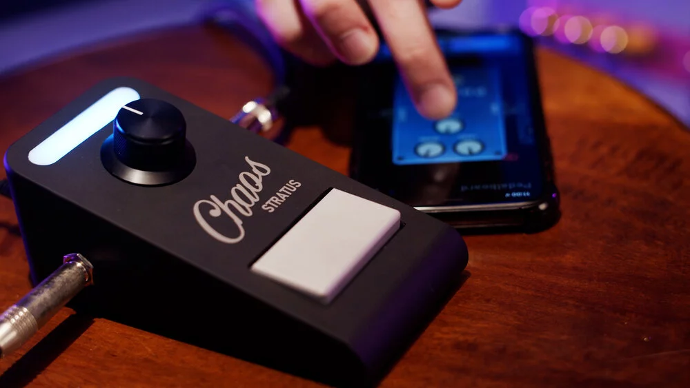 The mobile app give players full control over pedal selection and parameter control, with selections sent to the Stratus pedal over Bluetooth