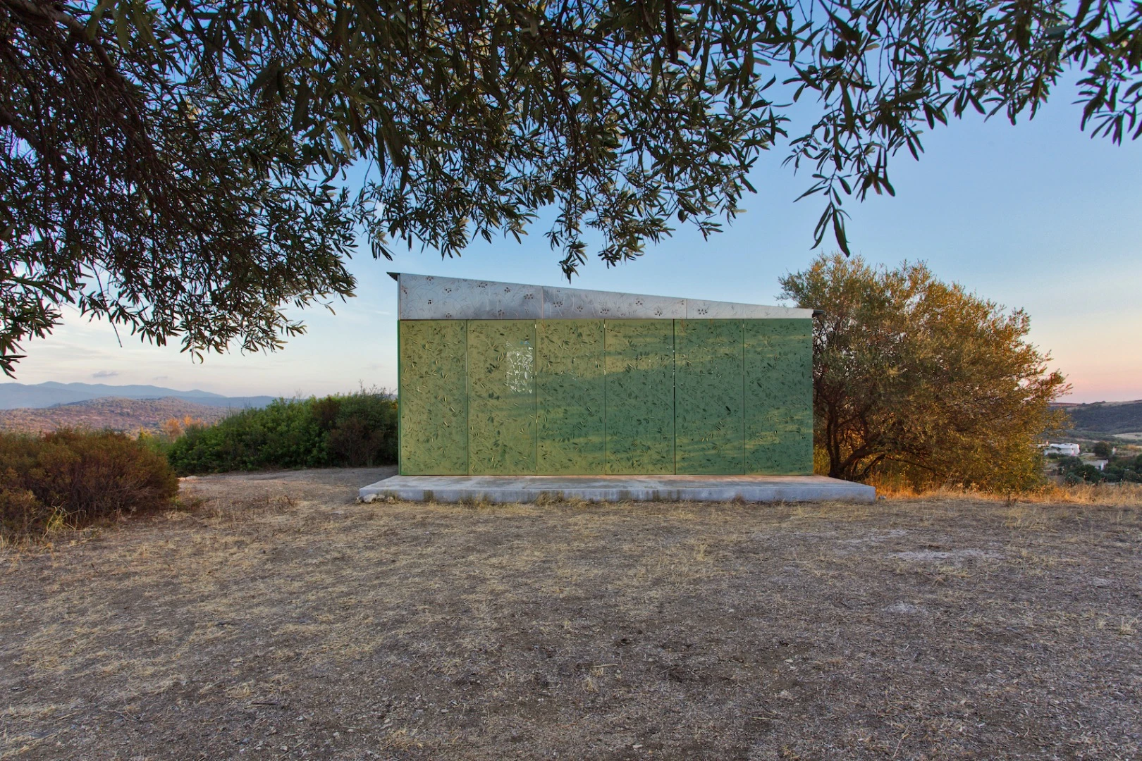 The Olive Tree House is located on a hill overlooking the sea in Halkidiki, Greece