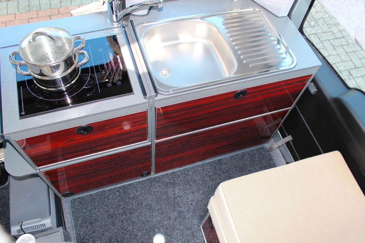 The kitchen unit with stove and sink