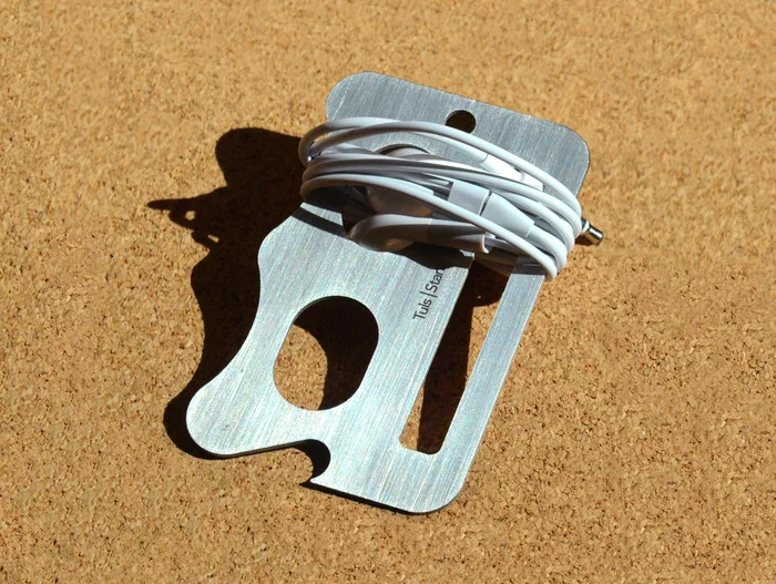 Stan offers a solution to the problem of smartphone cables getting snagged