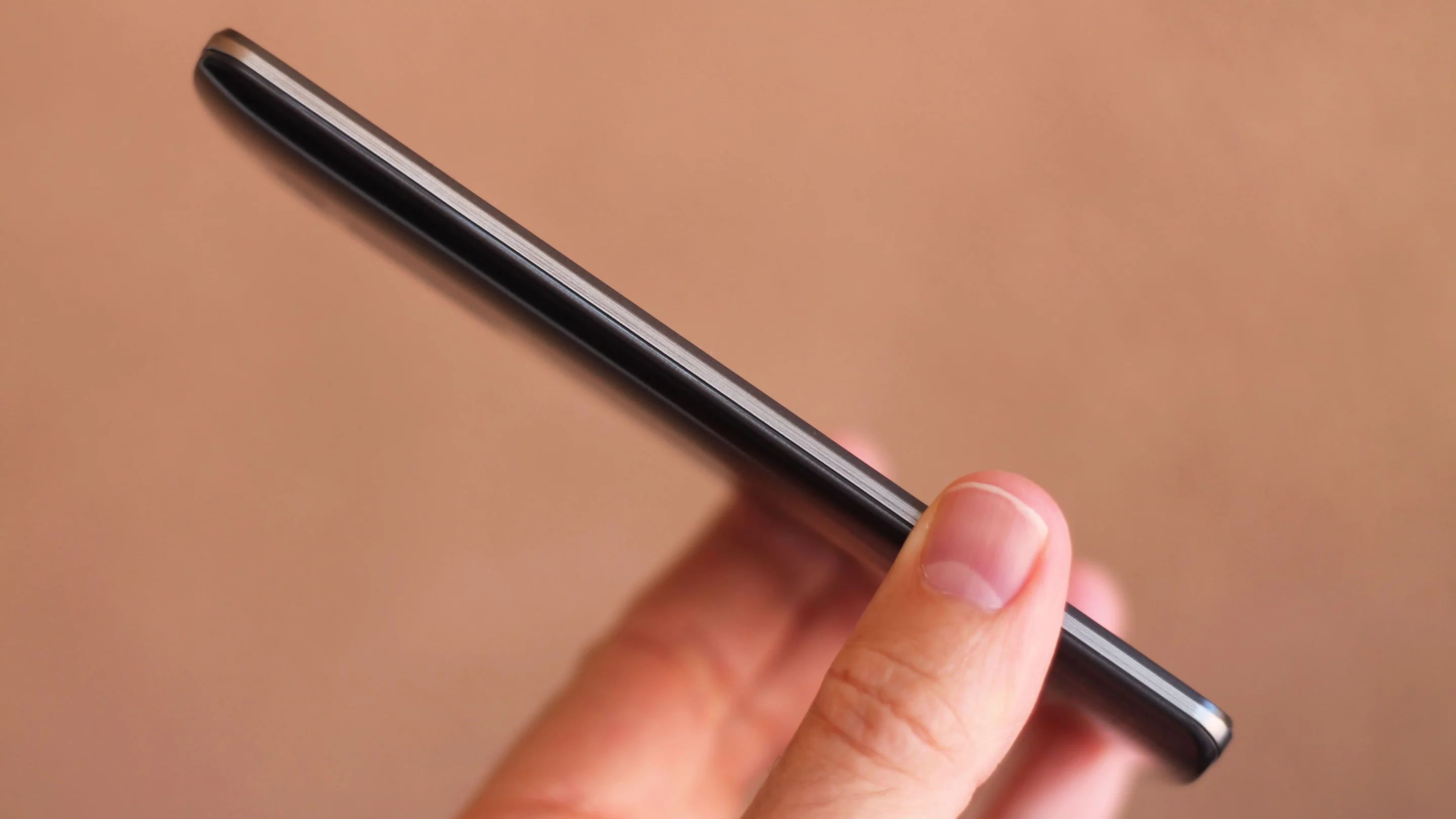 The G3 is 8.9 mm (0.35-in) thick