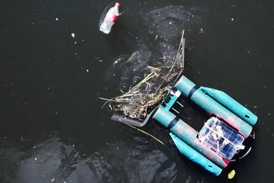 Trashcollecting river robot can be controlled by anyone via the web