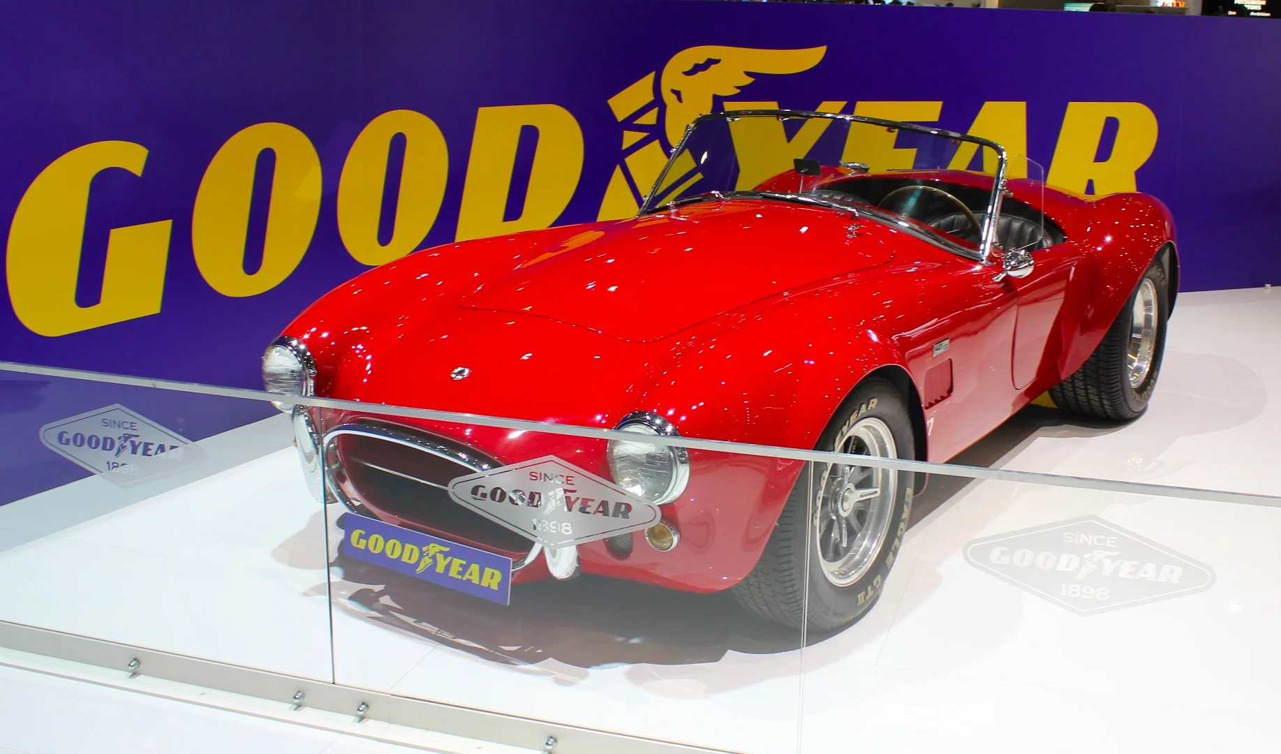 All those new supercar debuts look good in their own right, but we kind of prefer the classic curves of the 1965 AC Cobra 427