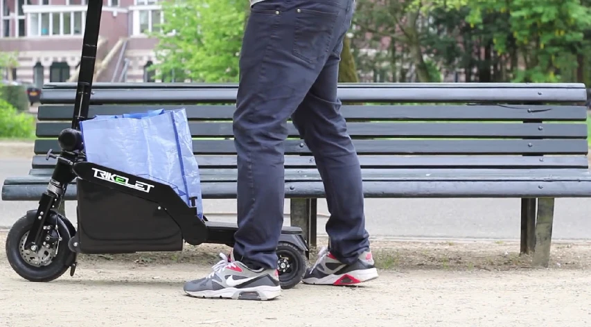Trikelet BV designed the e-scooter so it can carry small bags of groceries in the forward storage area