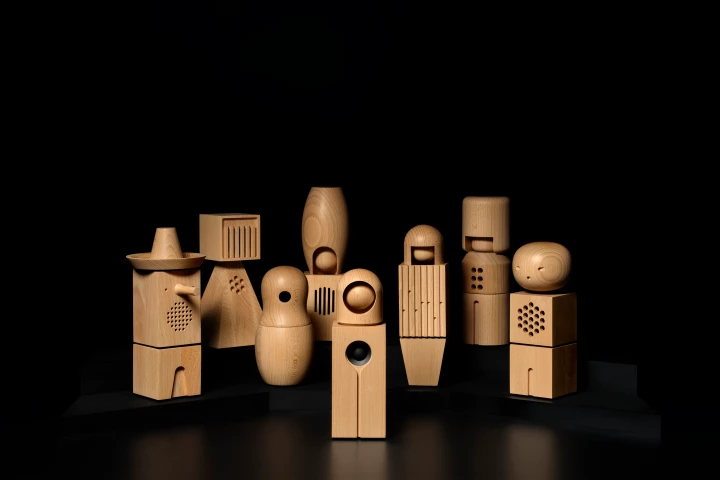 Each of the eight members of the choir has a Bluetooth speaker inside to output classic songs as a solo performer or as part of a melodic ensemble
