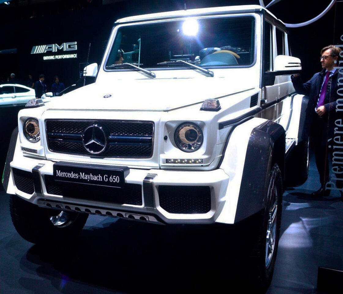 Like the G500 4x4 Squared, the G650 rides on portal axles ... so its VIP passengers can soar comfortably over large rocks and through rivers