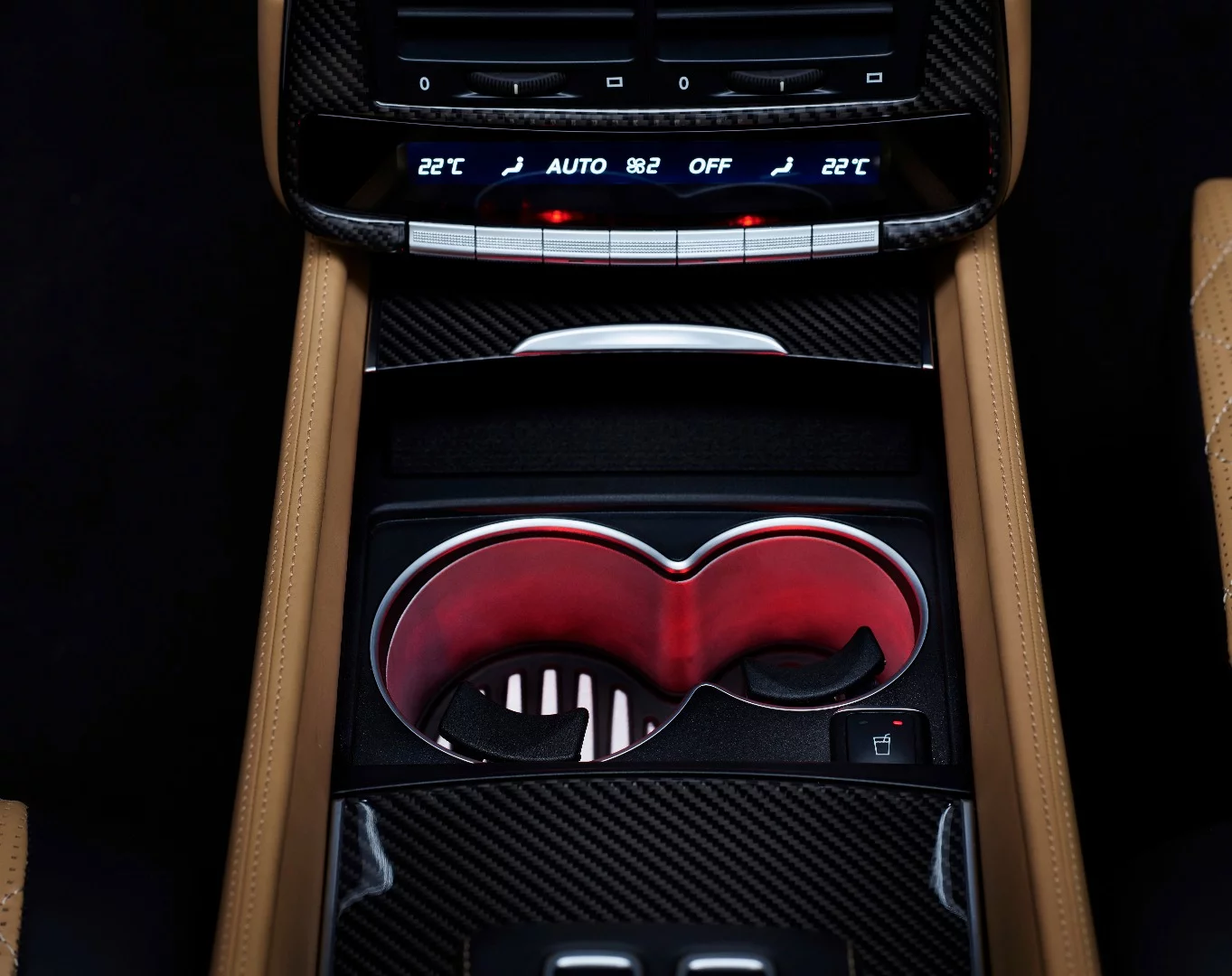 The cupholders in the G650 Landaulet will also keep your drinks warm