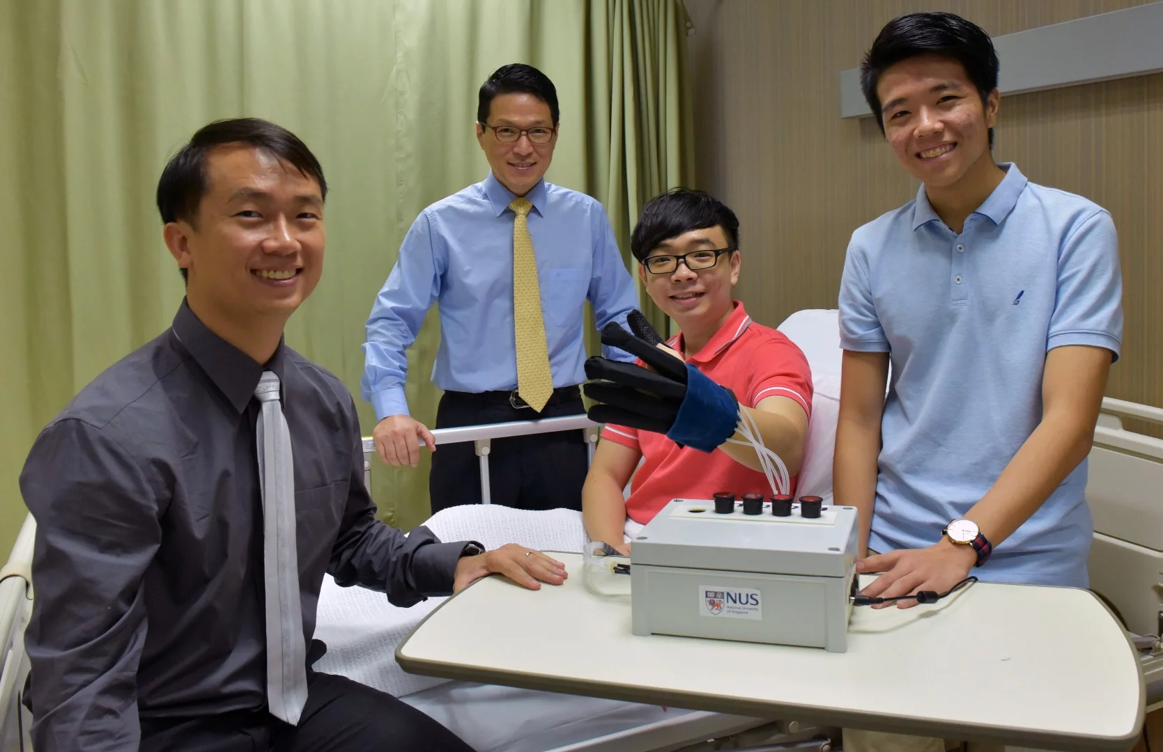 A research team from the National University of Singapore has developed a lightweight and smart robotic glove that helps in rehabilitation of patients who've lost their hand functions through injury or nerve-related conditions