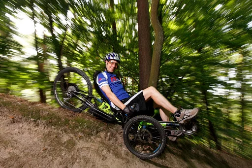 The Scorpion fs Enduro comes in metallic green with blue accents