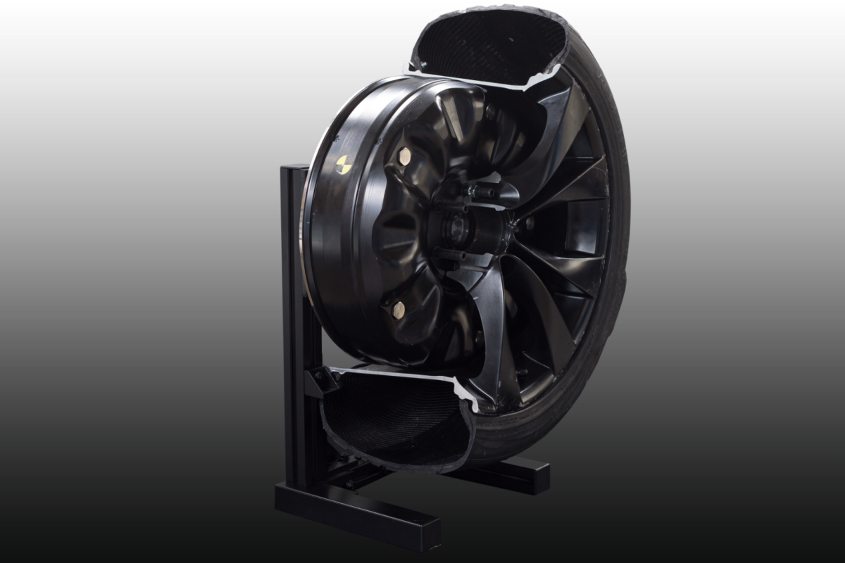 The motor fits rims 19 inches or larger