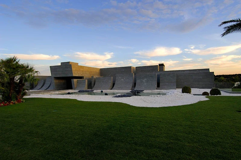 "1001 Nights" private dwelling by architects A-Cero