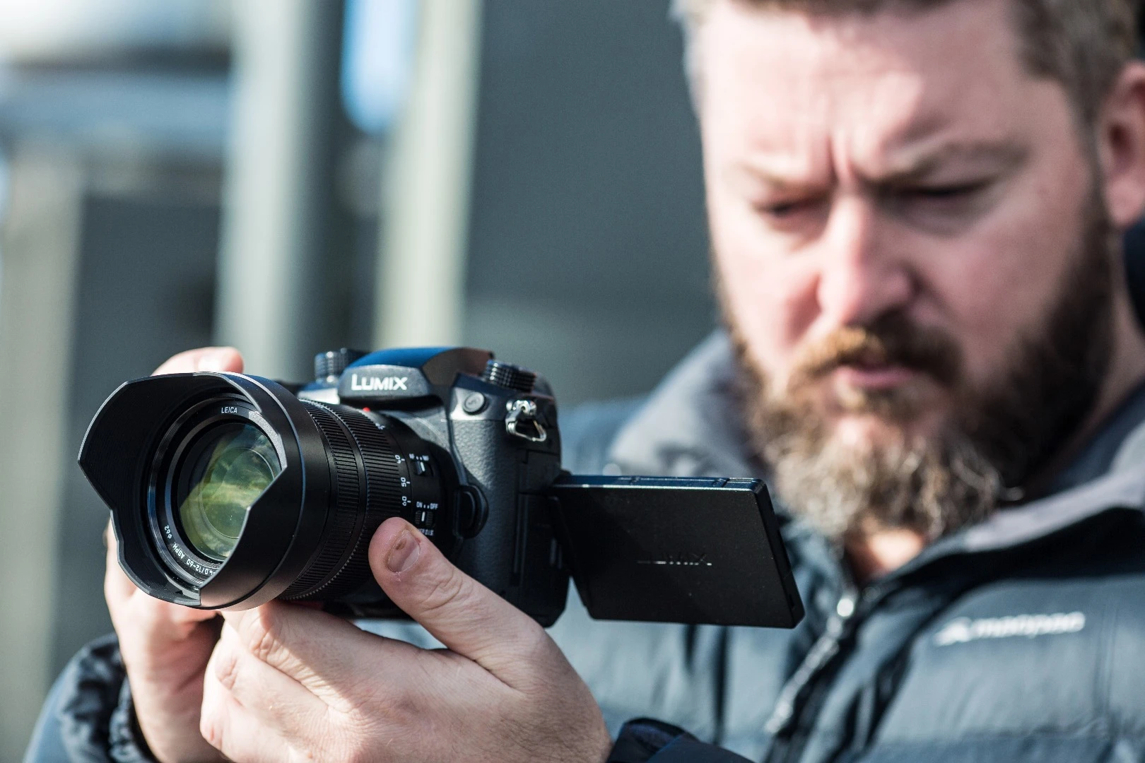 Panasonic GH5: articulating screen and dual image stabilization make hand-held video shooting easy