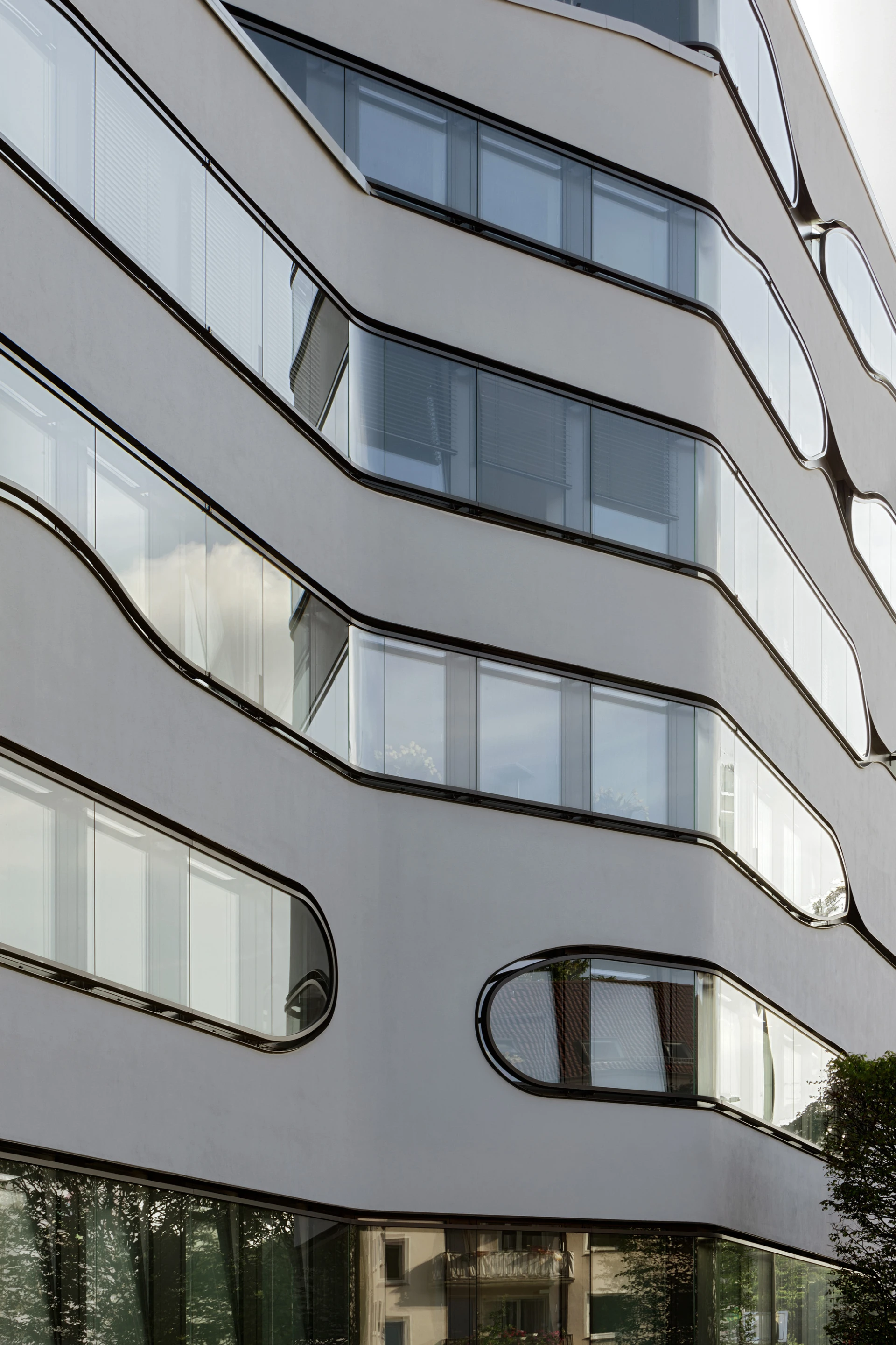 The architect describes the facade as having an organic formal language (Photo: Jan Bitter)