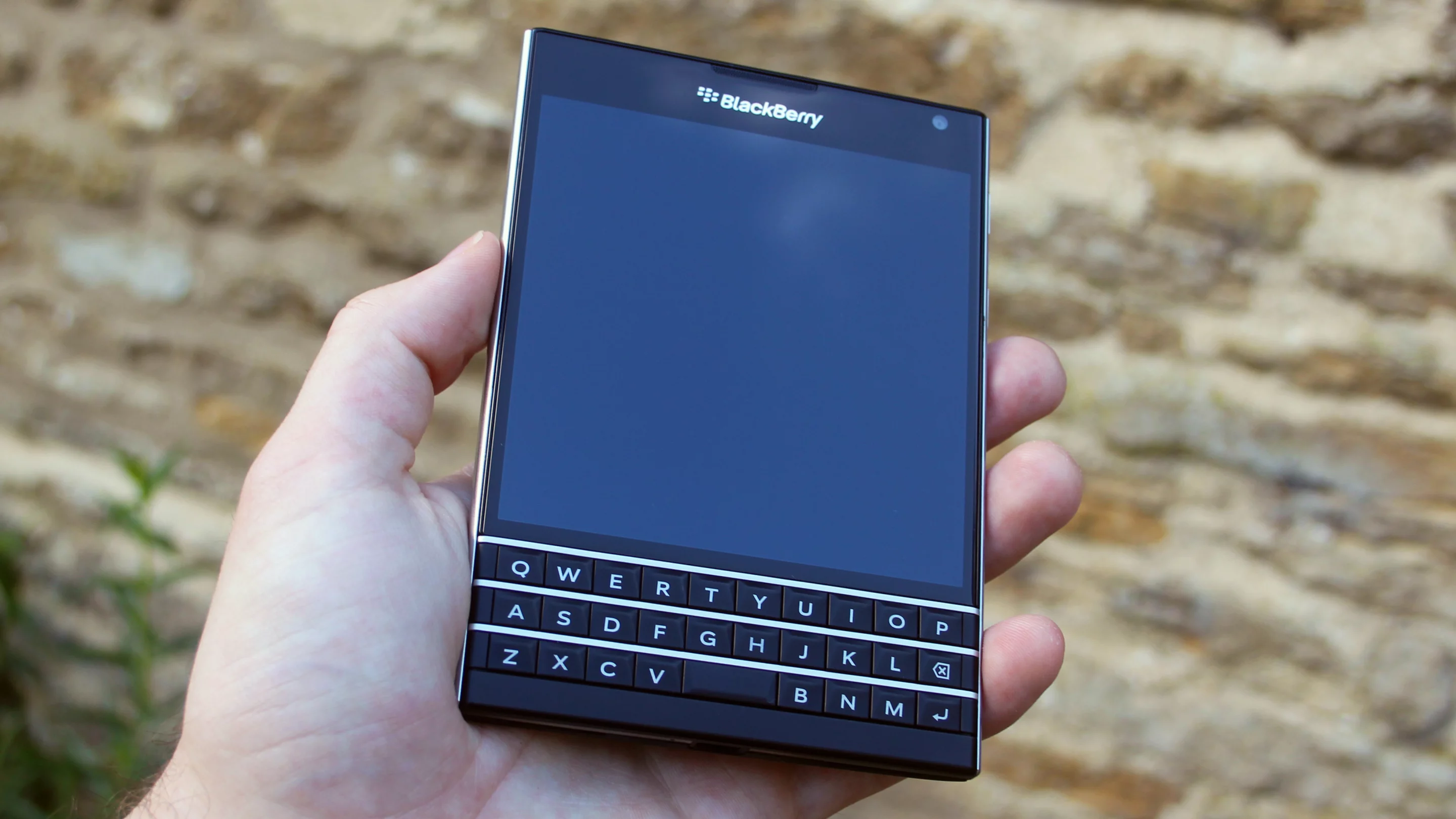 Gizmag reviews BlackBerry's unusually-proportioned Passport (Image: Chris Wood/Gizmag)