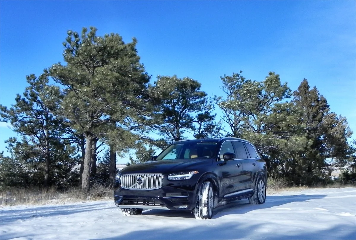 The 2016 XC90 T6 sports a 2.0-liter supercharged four-cylinder that outputs 316 horsepower (236 kW) and 295 pound-feet (400 Nm) of torque