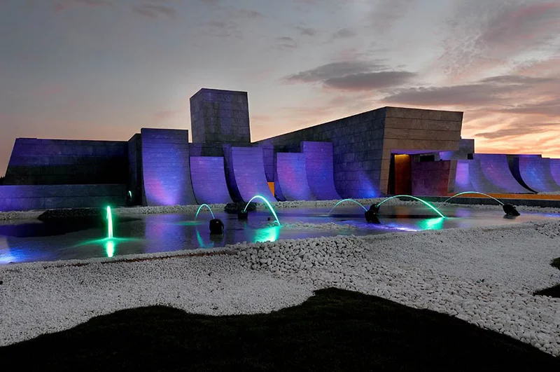 "1001 Nights" private dwelling by architects A-Cero