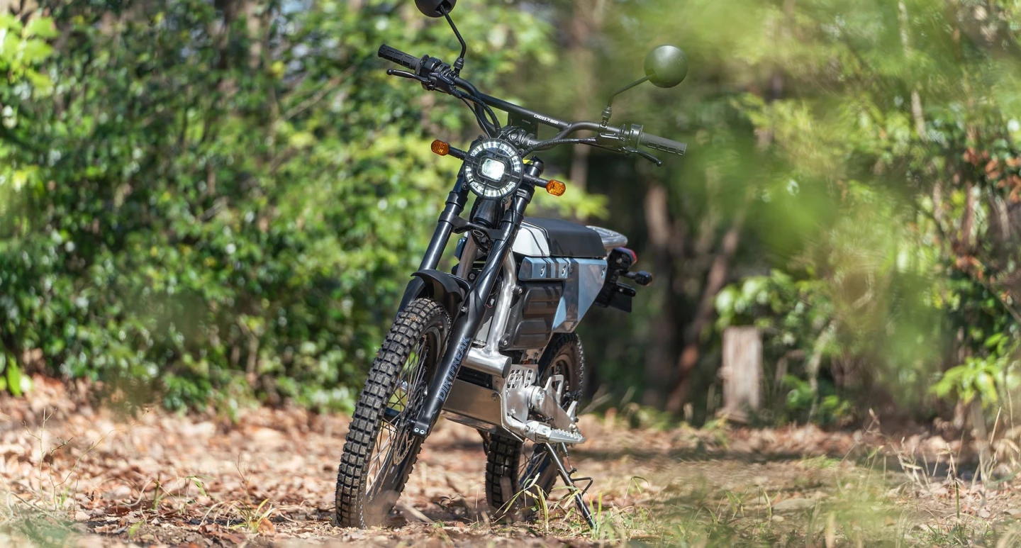 The Dirt Freak GE-N3 gets a 72-V, 24-Ah battery that offers a full-charge range of up to 60 miles