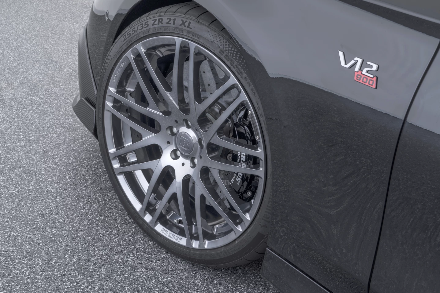 The car comes "standard" with Brabus Monoblock Platinum Edition 21-inch forged wheels, though 22-inch wheels are available as an option.