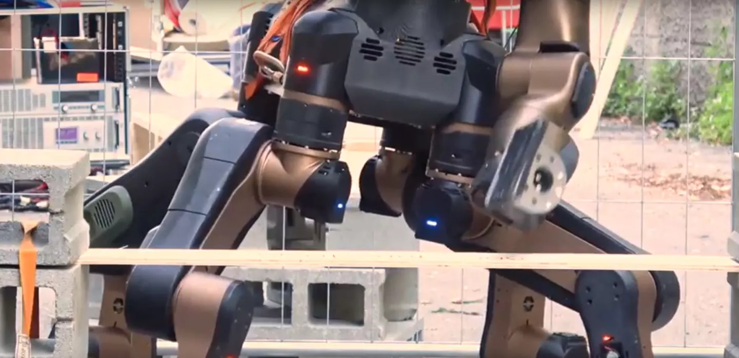 Centauro karate chopping a plank