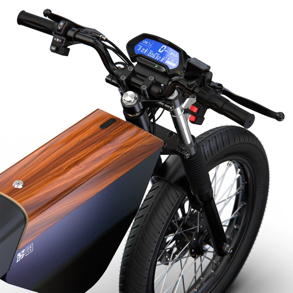 The RCR LTD gets a mahogany 'tank' and two sets of side panels that you can swap out