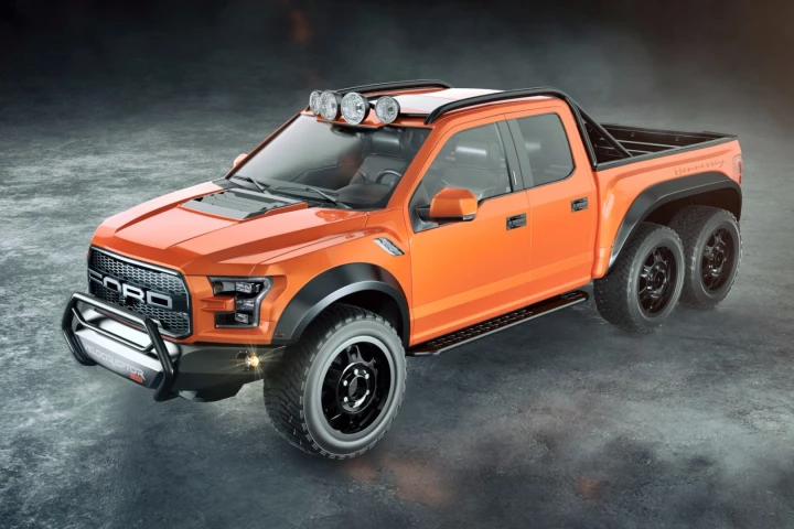 Six wheels, no waiting – the VelociRaptor 6X6
