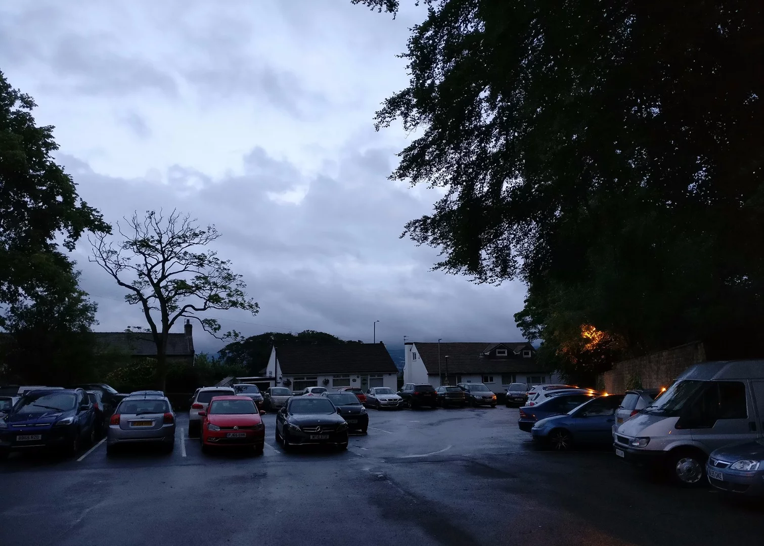 The natural light was actually much darker than this photo shows, and although parts of the picture are noisy the OnePlus 3 has coped admirably