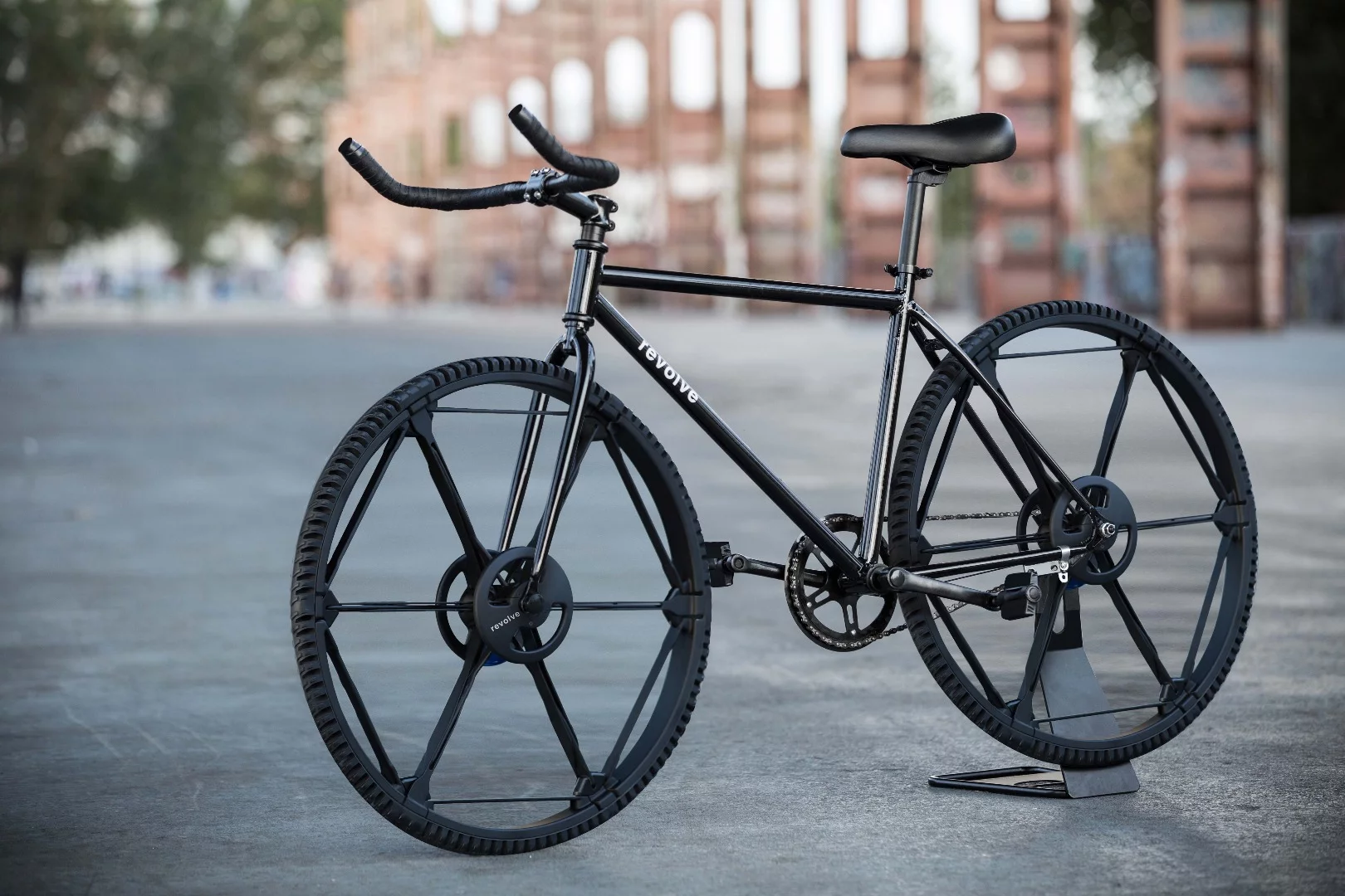The Revolve is a full-size 26-inch spoked wheel that can be folded to a third its diameter and 60 percent less space, and back again in an instant, and its commercial availability will offer new design possibilities for folding bicycles, folding wheelchairs and many other vehicles that need to be transported in compact form.