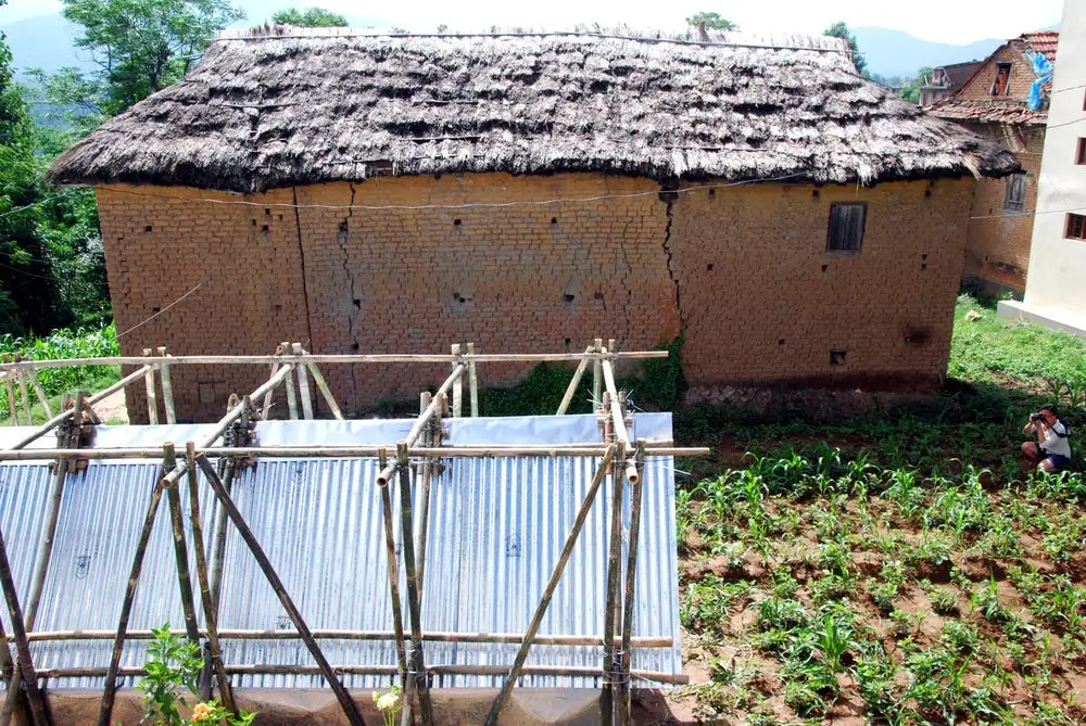 Designed for those impacted by the 2015 earthquake, the prototype of the Temporary Shelter in Nepal project cost around US$500 and took two days to build using timber and metal sheets salvaged from damaged houses
