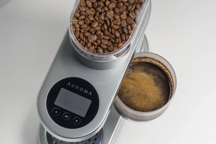The Auroma One features a temperature sensor, dissolved coffee sensor, and an embedded scale in addition to accessible water reservoir and filter cavity