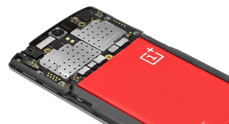 The One is powered by a 2.5 GHz quad-core Qualcomm Snapdragon 801 processor