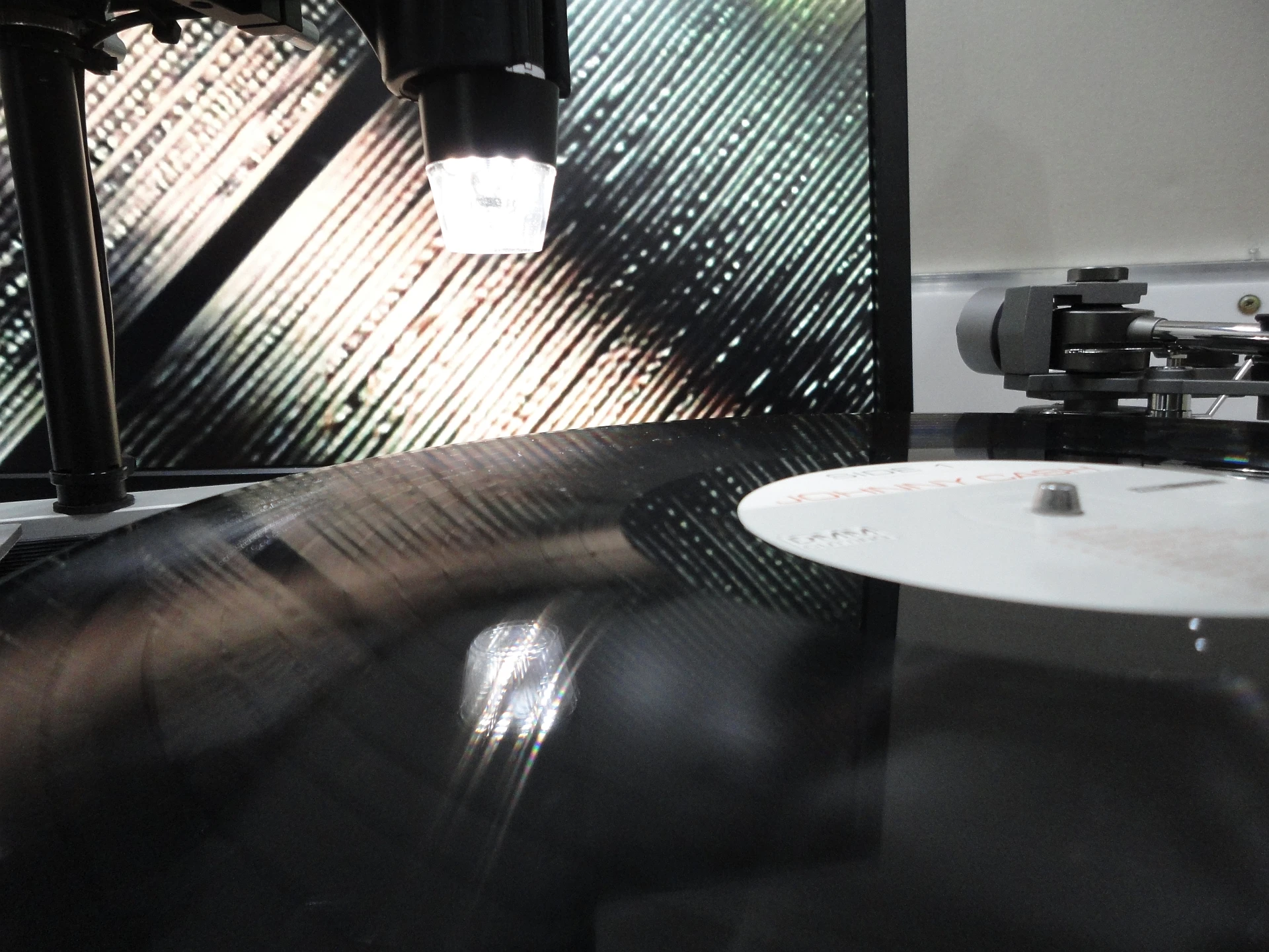 DRC (Desktop Record Cutter) with video image of cut grooves