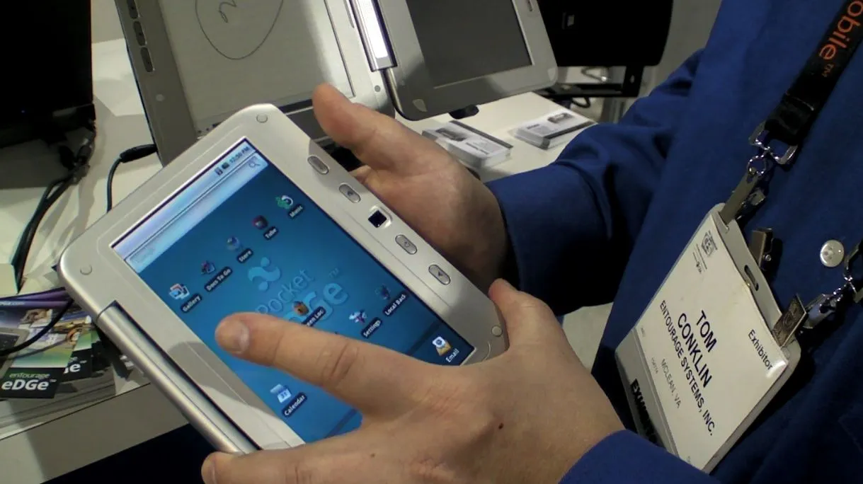 Getting to grips with the Pocket eDGe at CES: the tablet display
