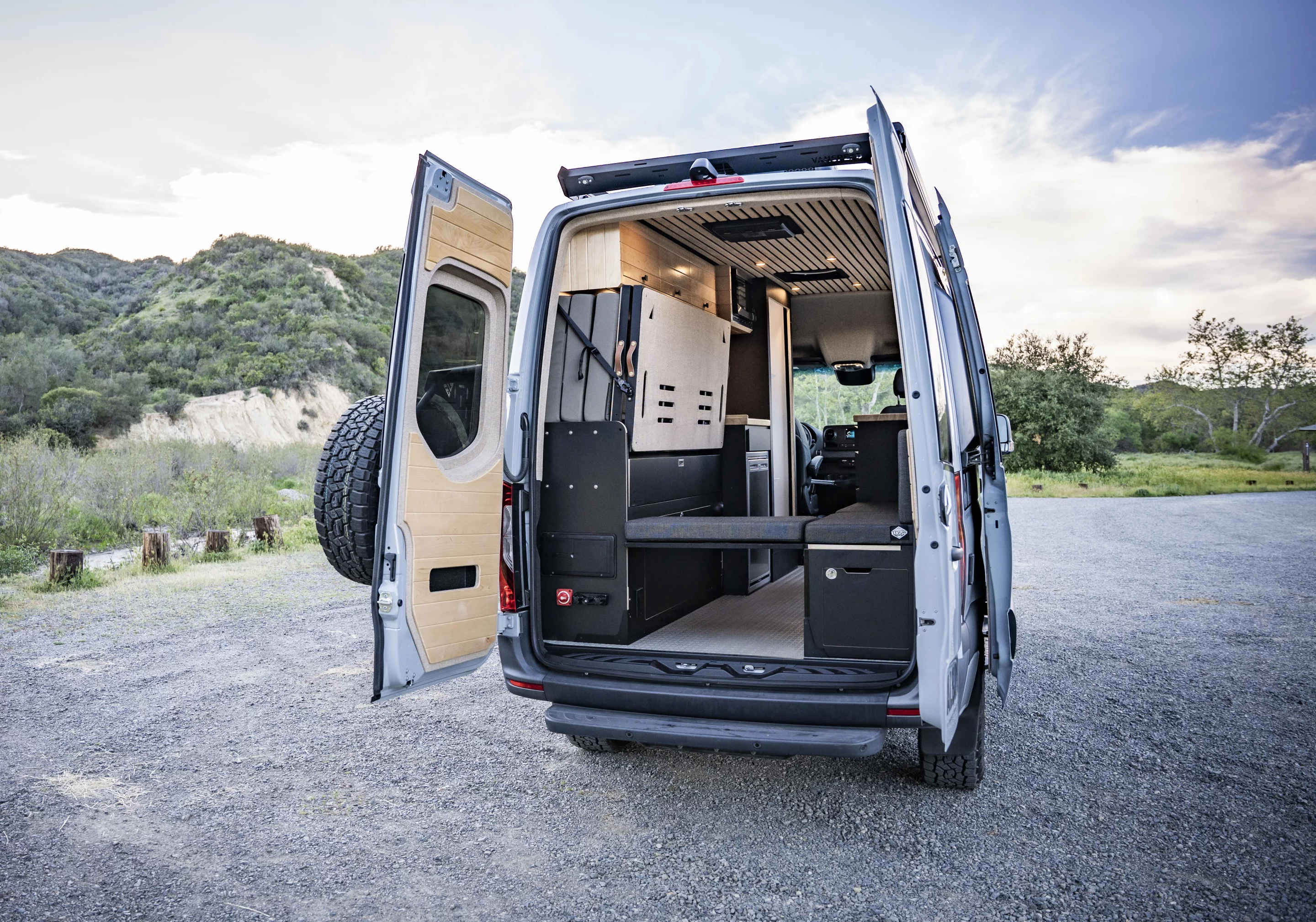 A sofa crosspiece creates an L-shaped seating lounge