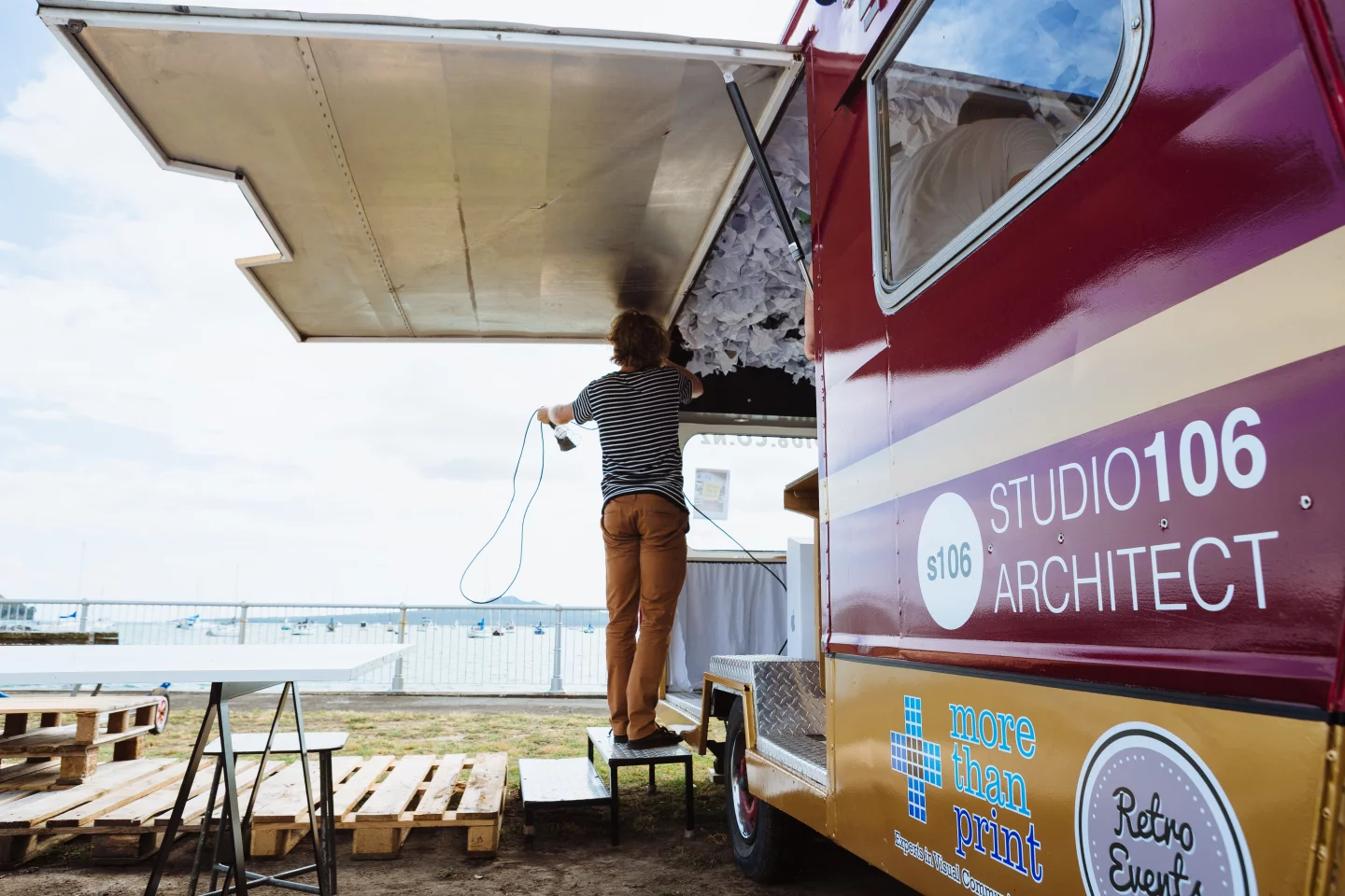 New Zealand architectural firm Studio106 has recently reduced its urban 95 sq m (1,022 sq.ft) office space to a tiny 9 sq m (97 sq.ft) working mobile unit