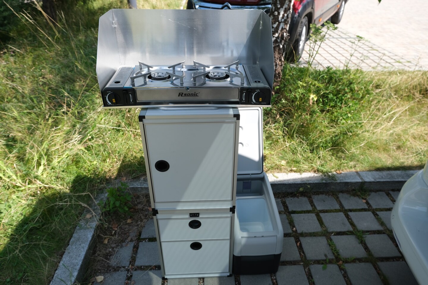 Removing all modules and gear and stacking it into a functional outdoor kitchen