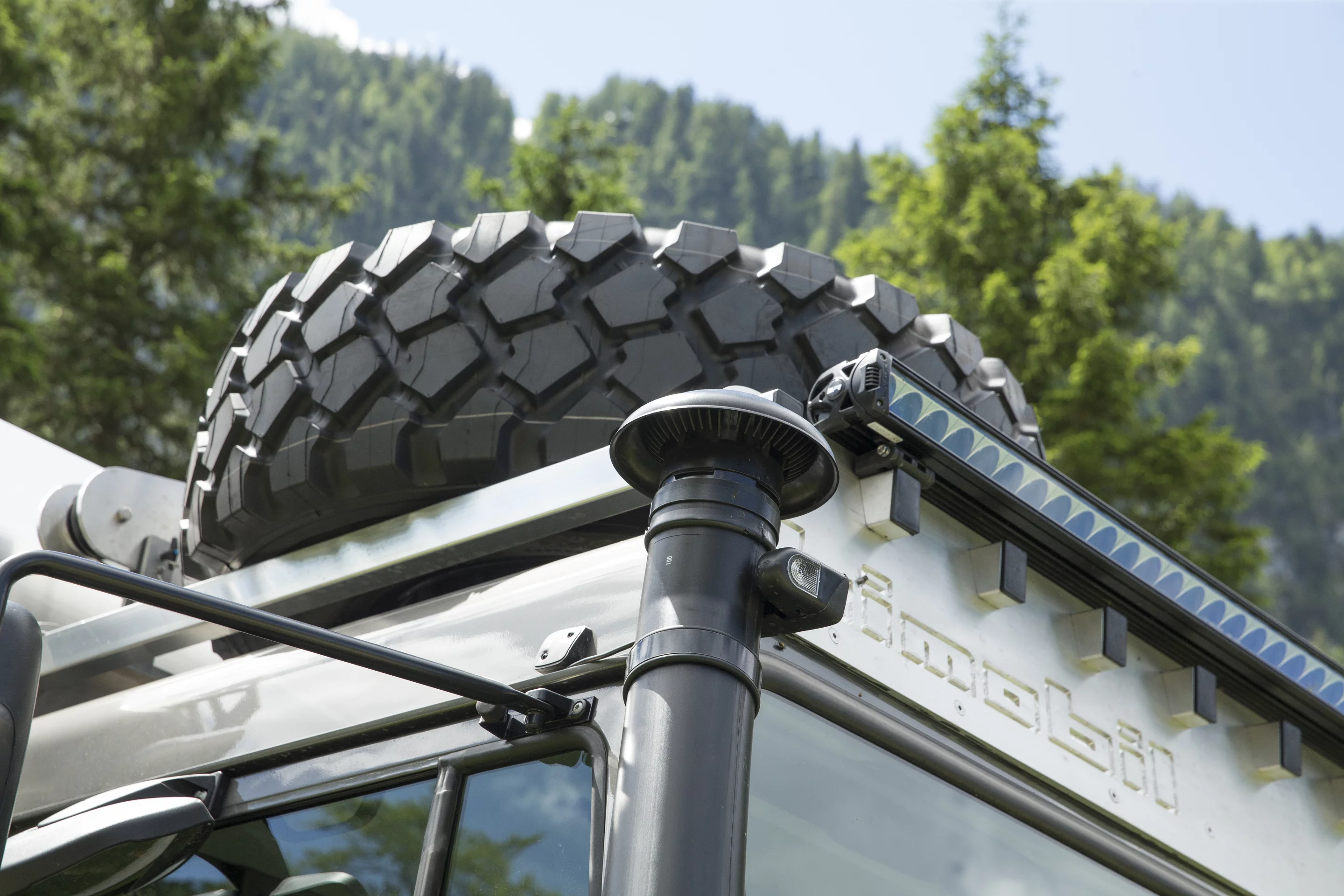 WIth an air intake pipe at the roof and torque tube suspension, the Unimog 4023 comes with standard fording capabilities