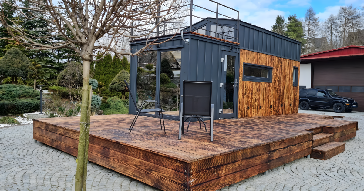 24-ft-long tiny house expands living space with rooftop terrace