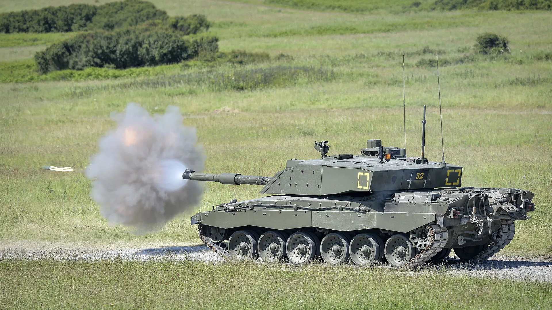 Challenger 2 with shell exiting gun