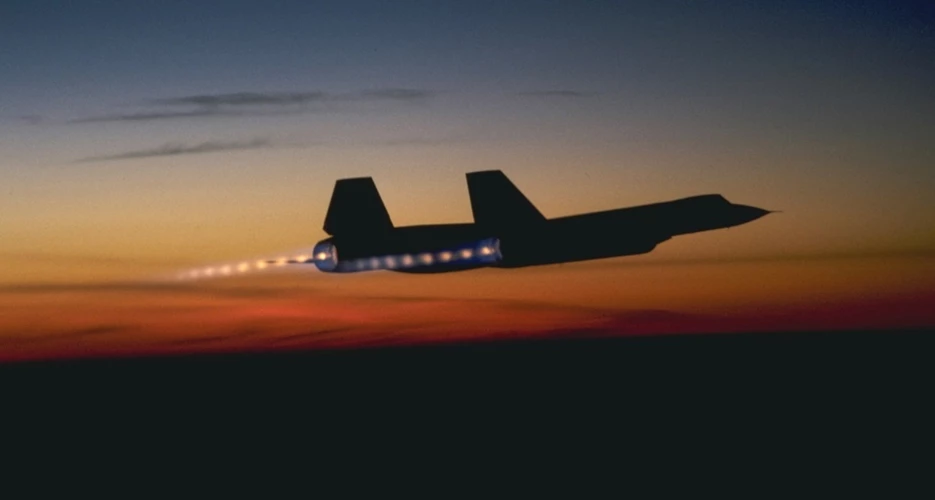 SR-71 in flight showing the shockwave diamonds produced by the exhaust