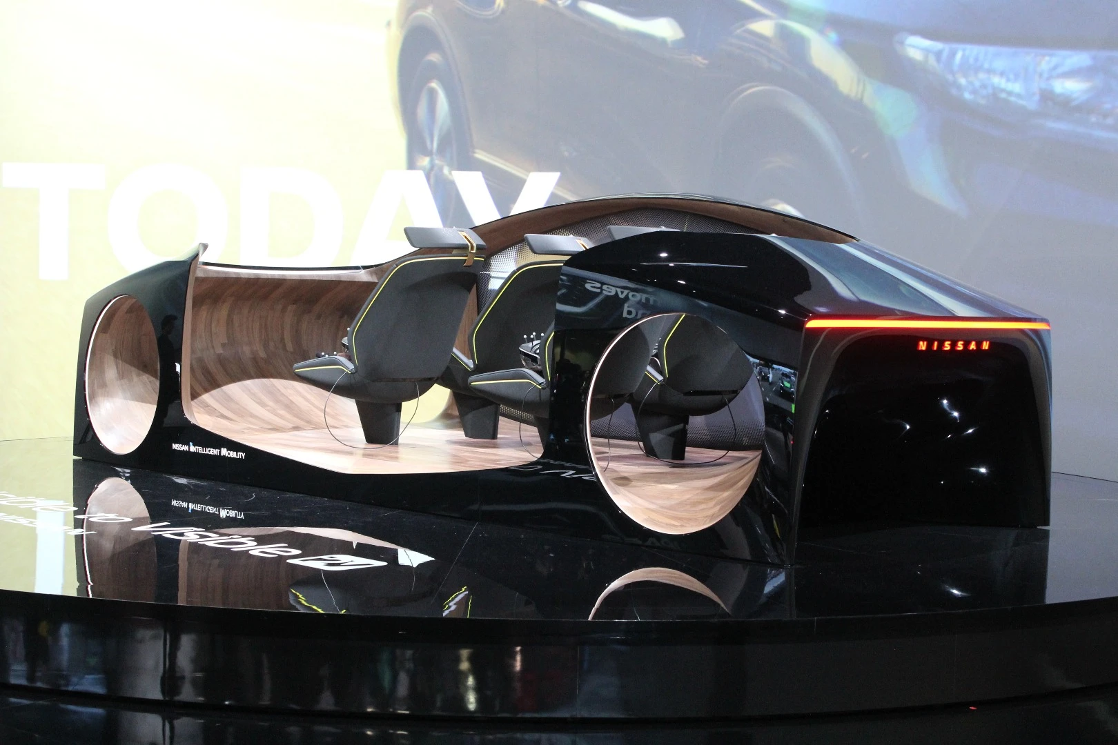 Nissan uses virtual reality, connected tech and in-vehicle sensors in the Invisible-to-Visible demonstrator
