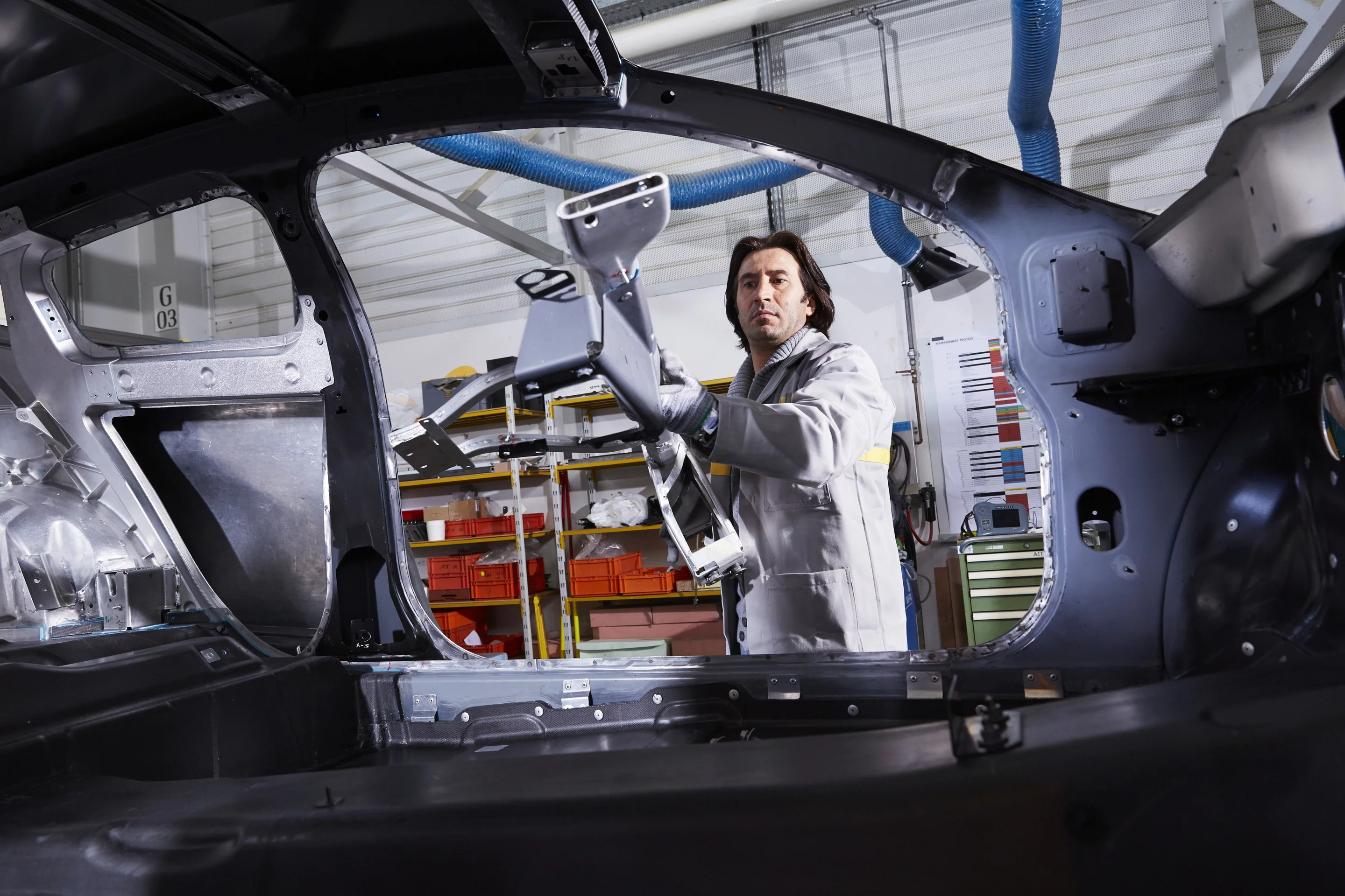 Renault claims the 10-lb magnesium roof weighs less than half the average steel roof