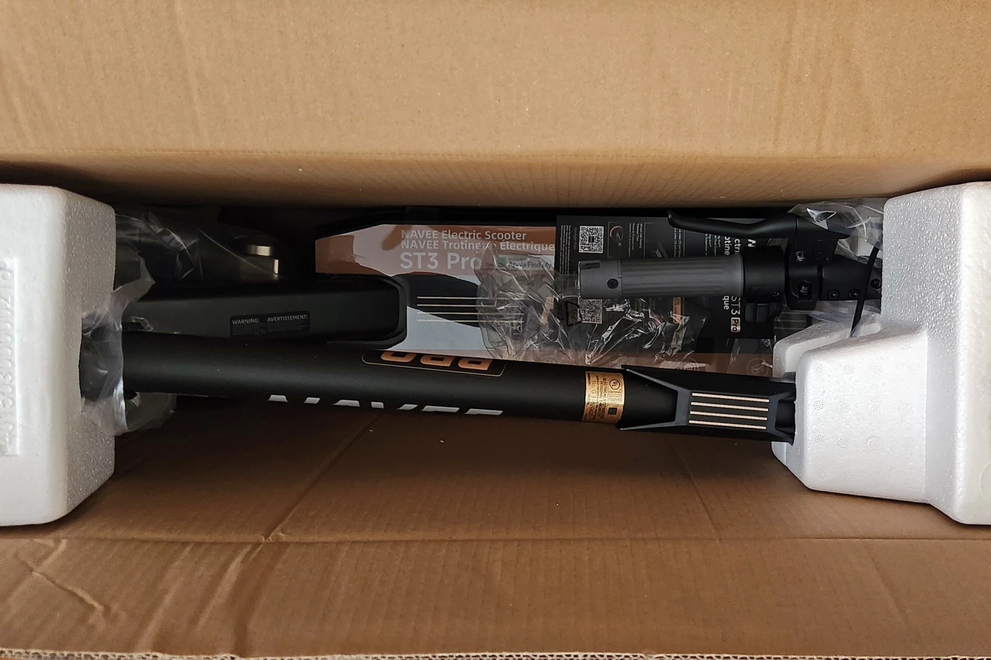 The ST3 Pro comes neatly packaged and only took me about 5 minutes to finish putting it together
